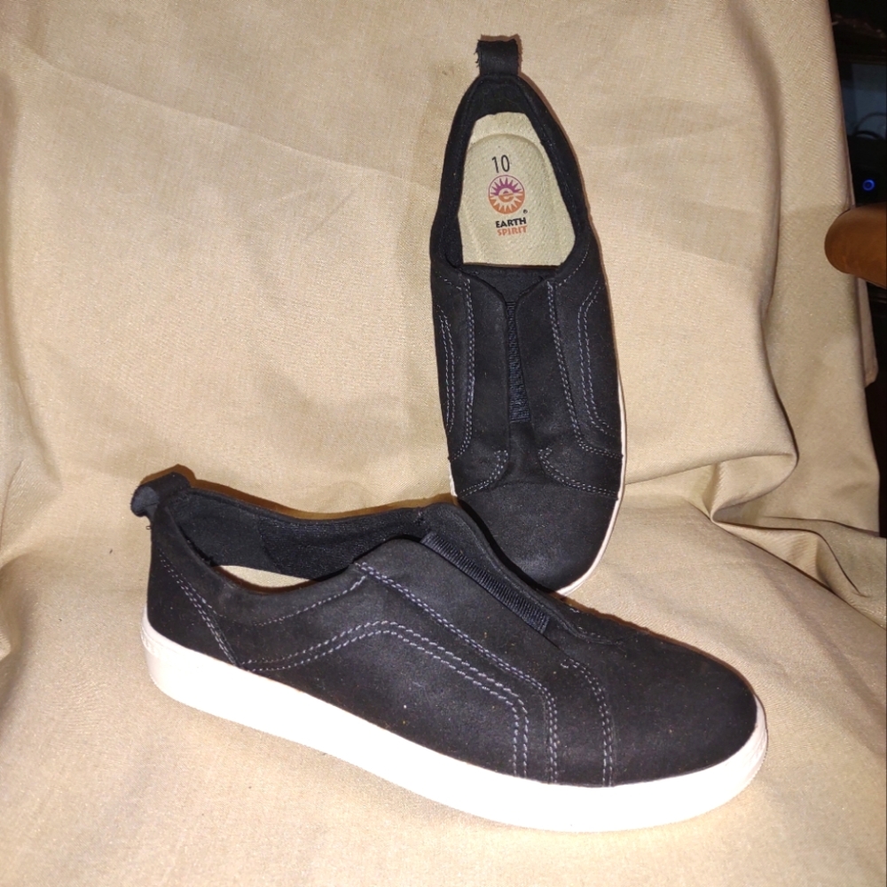 10 SLIP-ON Canvas sneaker type shoes comfy Canvas w/ Rubber Soles